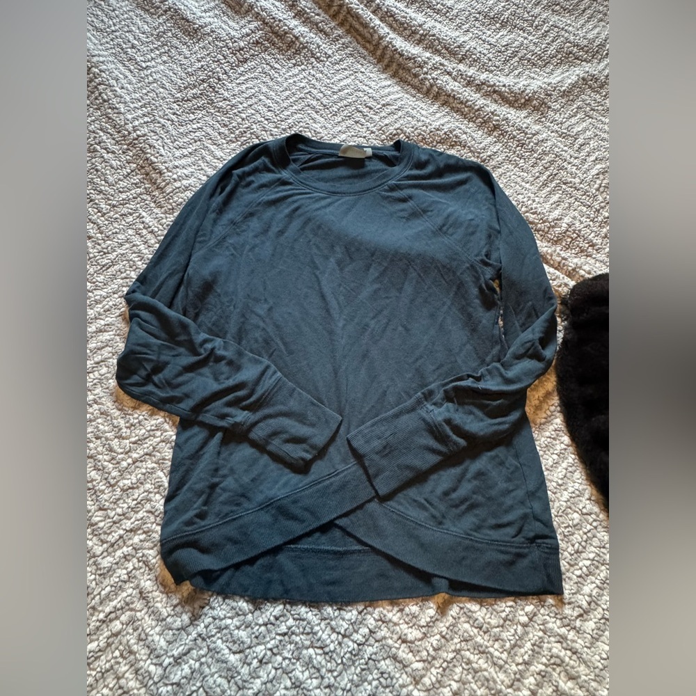 Athleta Navy Blue Long Sleeve Lightweight Sweater